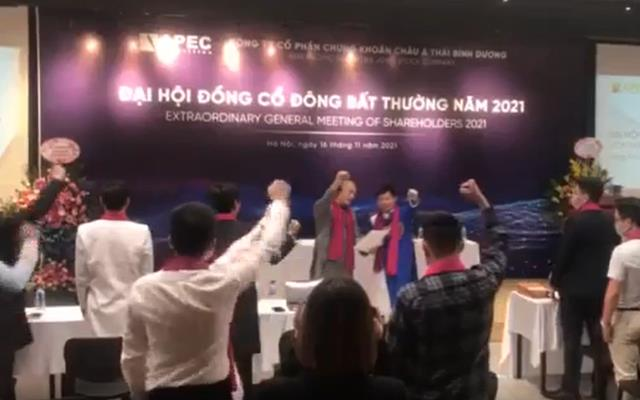 khoi to vu an thao tung thi truong chung khoan doi voi nhom co phieu apec
