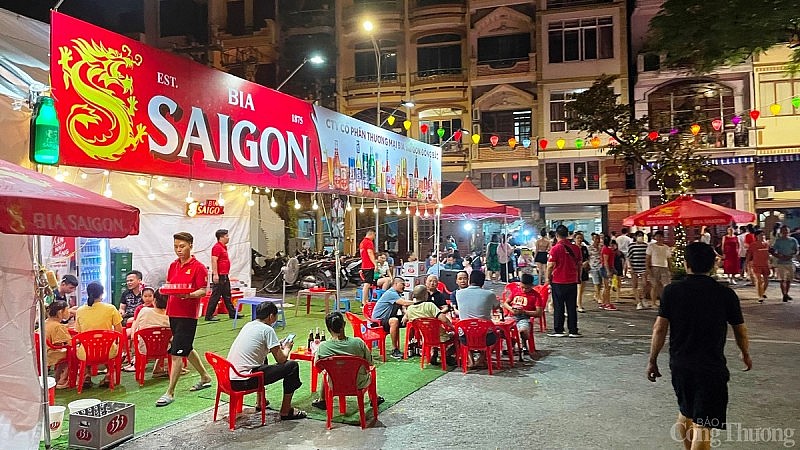 Quảng Ninh: Tấp nập người trên tuyến phố đi bộ Bài Thơ trong ngày đầu khai trương Quảng Ninh: Tấp nập người trên tuyến phố đi bộ Bài Thơ trong ngày đầu khai trương