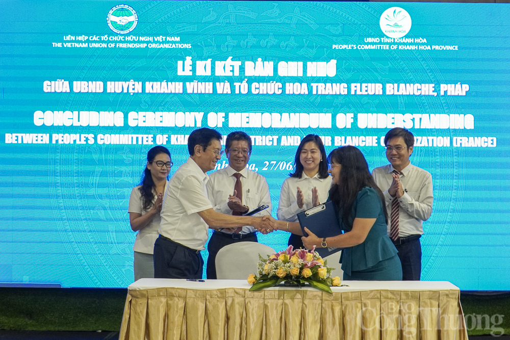 khanh hoa van dong vien tro loat du an y te giao duc