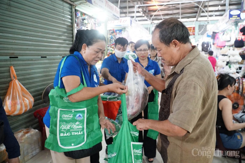 Tiểu thương Đà Nẵng chống rác thải nhựa