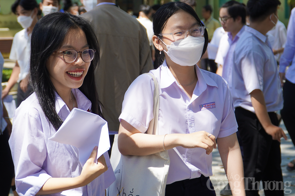 Khánh Hòa: Kết thúc môn thi Ngữ Văn, thí sinh “thở phào” vì đề vừa sức Khánh Hòa: Kết thúc môn thi Ngữ Văn, thí sinh “thở phào” vì đề vừa sức