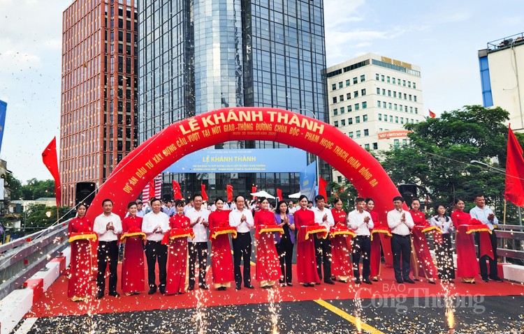 TP. Hà Nội thông xe cầu vượt Chùa Bộc - Phạm Ngọc Thạch