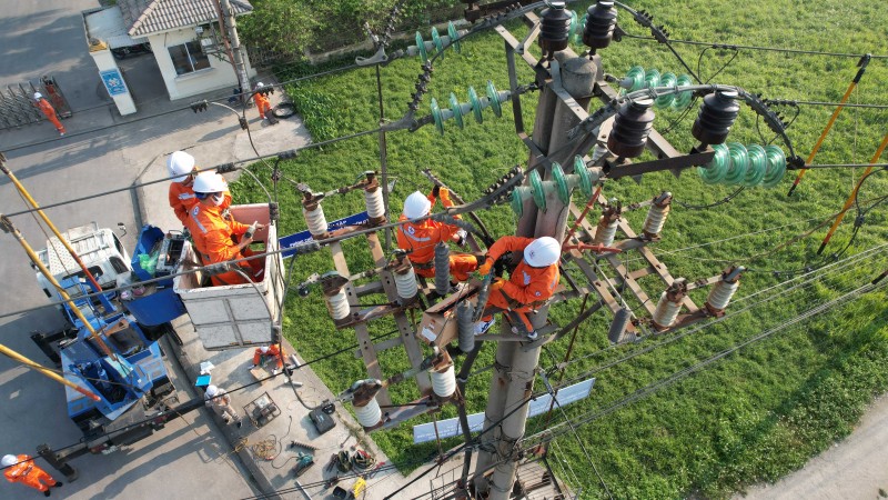 Điện lực Hồng Bàng: Đảm bảo cung cấp điện ổn định, an toàn trong mùa mưa bão năm 2023