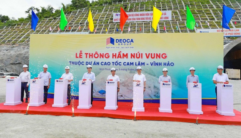 Thông hầm Núi Vung thuộc dự án cao tốc Cam Lâm - Vĩnh Hảo