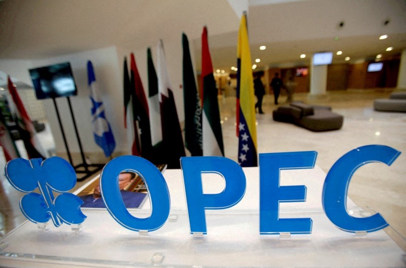 Lý giải việc cắt giảm nguồn cung của OPEC+ không làm tăng giá dầu thế giới