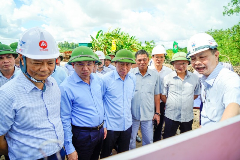 Lãnh đạo TP. Hải Phòng cùng lãnh đạo tỉnh Quảng Ninh kiểm tra thực địa tại Dự án cầu Bến Rừng