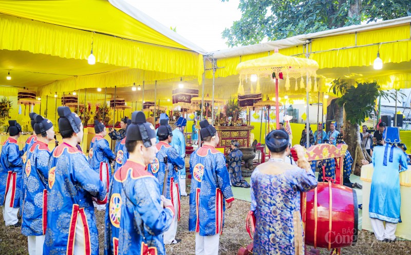 Thừa Thiên Huế: Hàng ngàn người trang nghiêm cúng tế “thất thủ kinh đô” Thừa Thiên Huế: Hàng ngàn người trang nghiêm cúng tế sự kiện “thất thủ kinh đô”