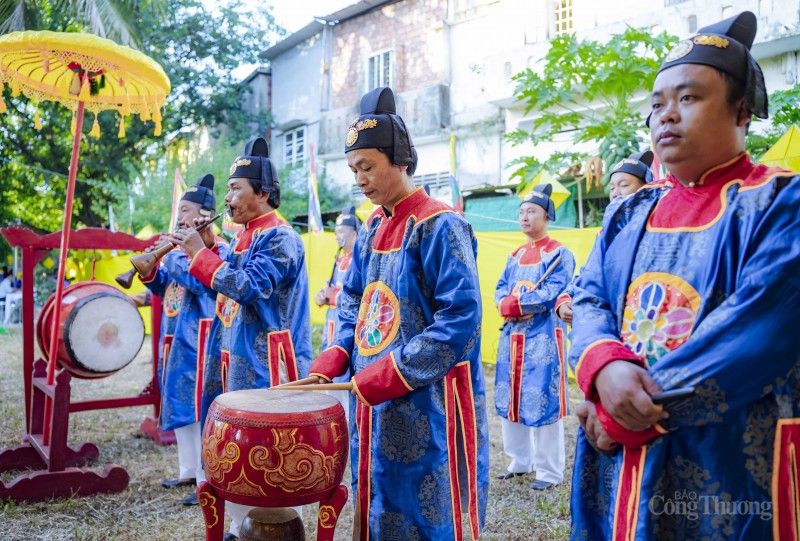 Thừa Thiên Huế: Hàng ngàn người trang nghiêm cúng tế “thất thủ kinh đô” Thừa Thiên Huế: Hàng ngàn người trang nghiêm cúng tế sự kiện “thất thủ kinh đô”