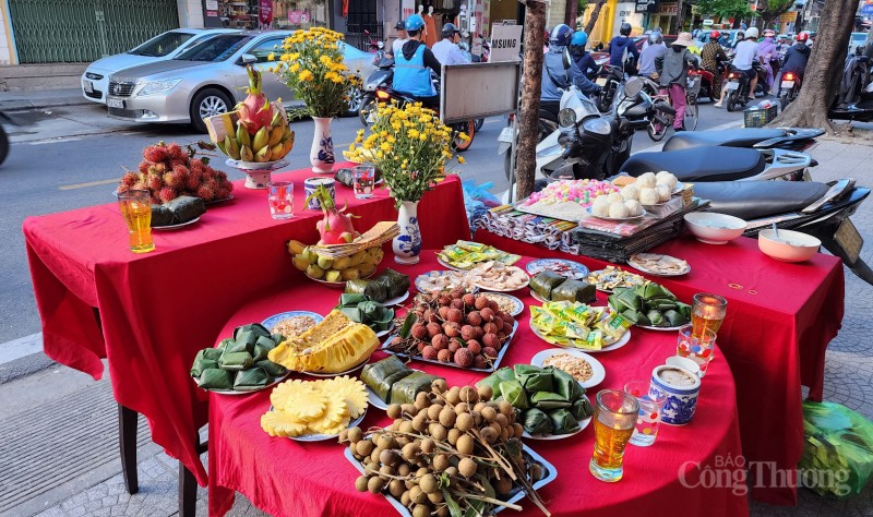 Thừa Thiên Huế: Hàng ngàn người trang nghiêm cúng tế “thất thủ kinh đô” Thừa Thiên Huế: Hàng ngàn người trang nghiêm cúng tế sự kiện “thất thủ kinh đô”