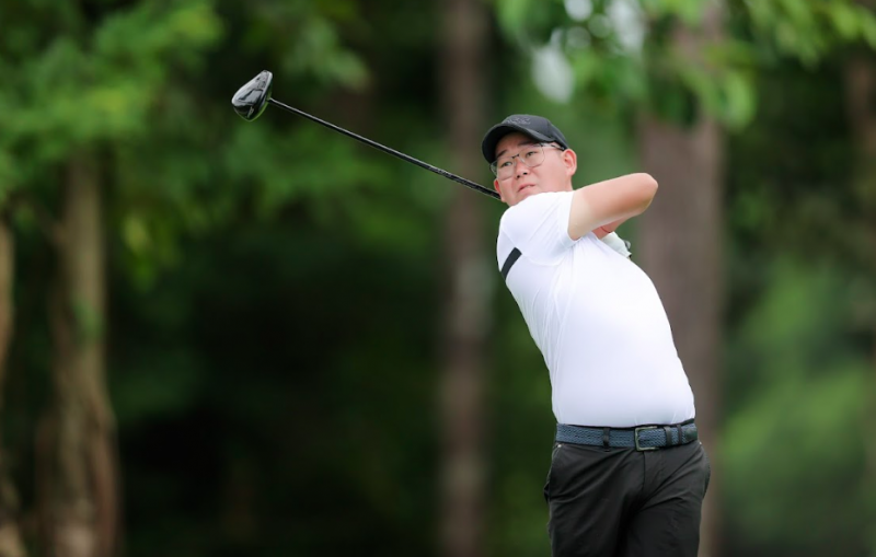 mirabel ting ern hui va nguyen anh minh dan dau vong 2 giai vo dich golf nghiep du quoc gia 2023