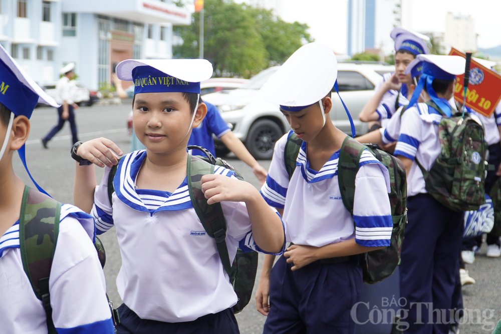 Thiếu nhi Khánh Hòa tập làm chiến sĩ hải quân Thiếu nhi Khánh Hòa tập làm chiến sĩ hải quân: Nhân lên tình yêu biển đảo!