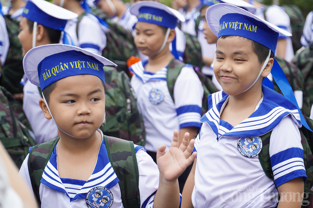 Thiếu nhi Khánh Hòa tập làm chiến sĩ hải quân Thiếu nhi Khánh Hòa tập làm chiến sĩ hải quân: Nhân lên tình yêu biển đảo!