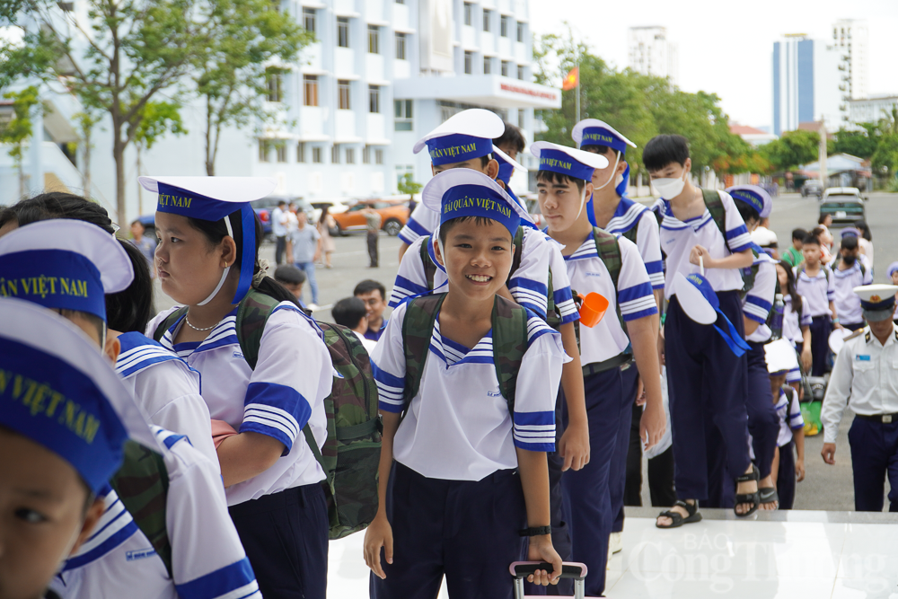 Thiếu nhi Khánh Hòa tập làm chiến sĩ hải quân Thiếu nhi Khánh Hòa tập làm chiến sĩ hải quân: Nhân lên tình yêu biển đảo!