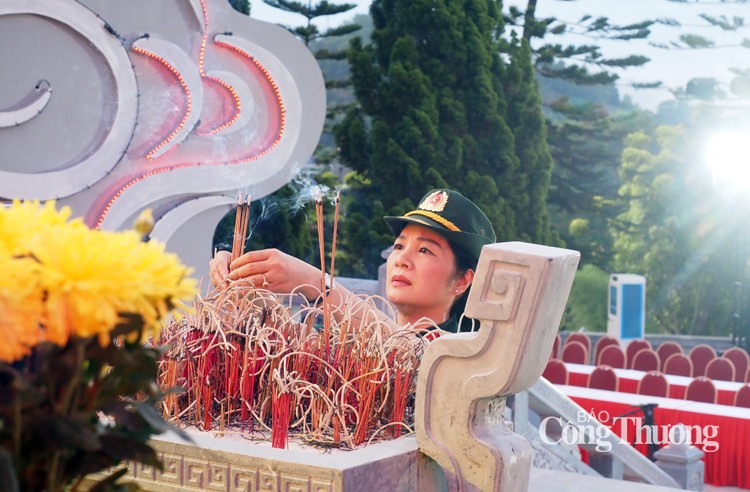 Thăm Nghĩa trang liệt sĩ Nầm, tri ân các anh hùng liệt sĩ Thăm Nghĩa trang liệt sĩ Nầm, tri ân các anh hùng liệt sĩ