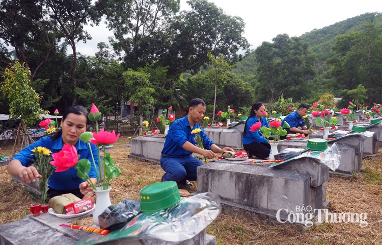 Thăm Nghĩa trang liệt sĩ Nầm, tri ân các anh hùng liệt sĩ Thăm Nghĩa trang liệt sĩ Nầm, tri ân các anh hùng liệt sĩ