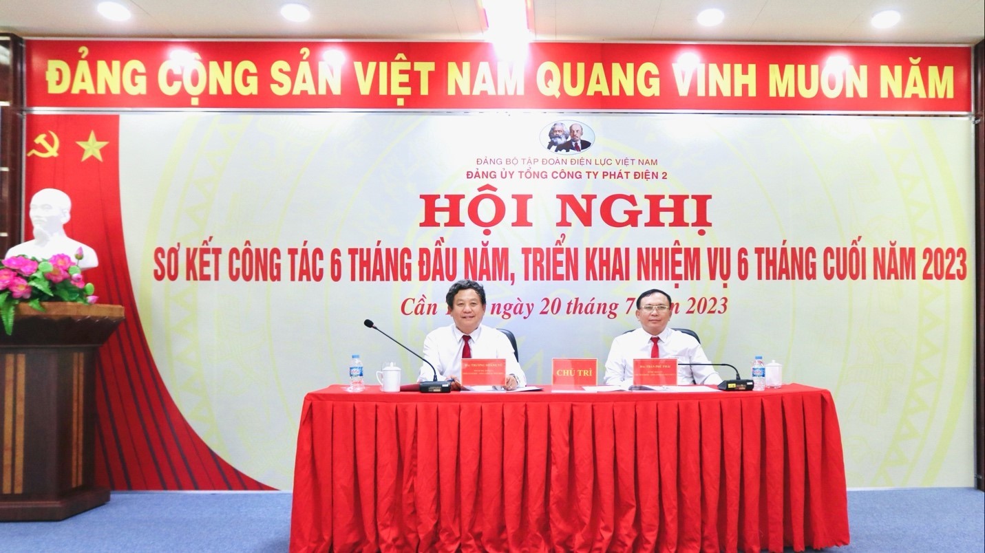 Đồng chí Bí thư và Phó Bí thư Đảng uỷ EVNGENCO2 chủ trì Hội nghị