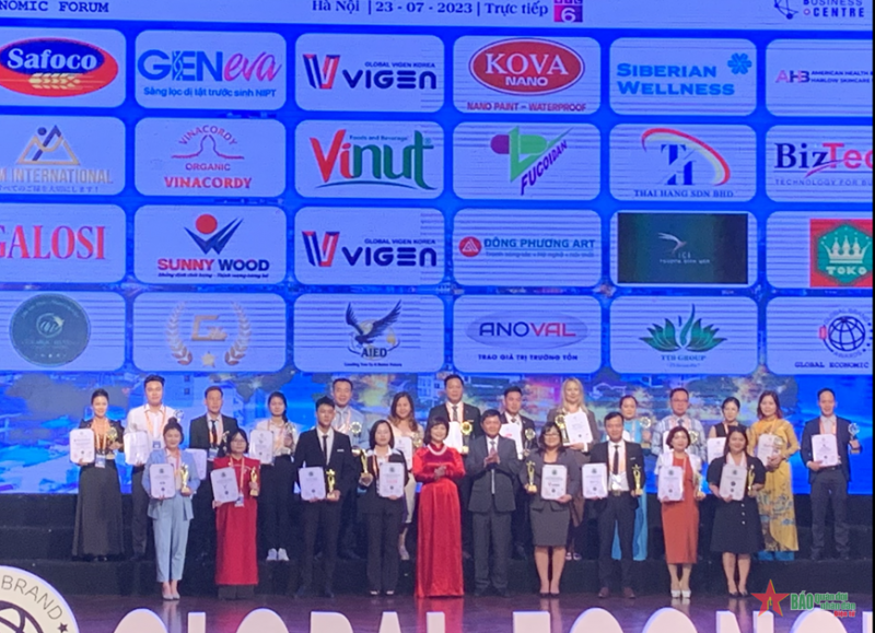 ton vinh 73 doanh nghiep tai dien dan kinh te toan cau 2023