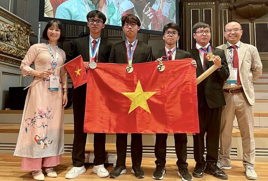 doi olympic hoa hoc quoc te viet nam tiep tuc nam trong top dau ky thi