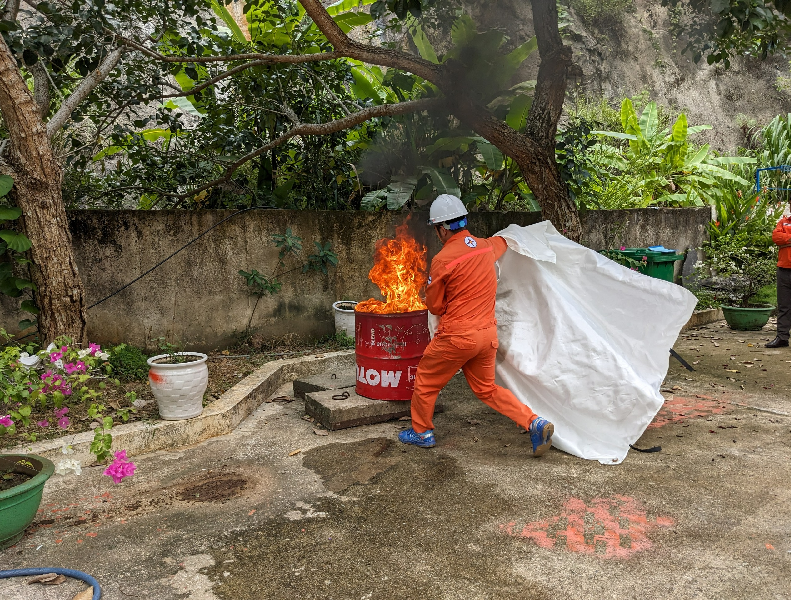 Công ty Thủy điện Sông Bung huấn luyện nghiệp vụ PCCC và CNCH