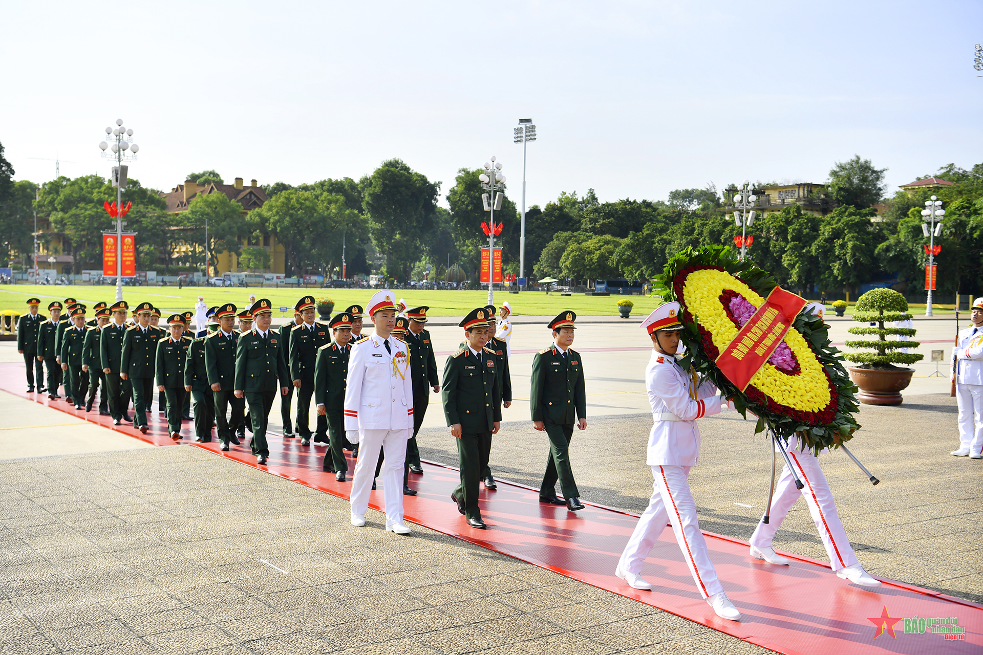 Lãnh đạo Đảng, Nhà nước vào Lăng viếng Chủ tịch Hồ Chí Minh và tưởng niệm các Anh hùng liệt sĩ