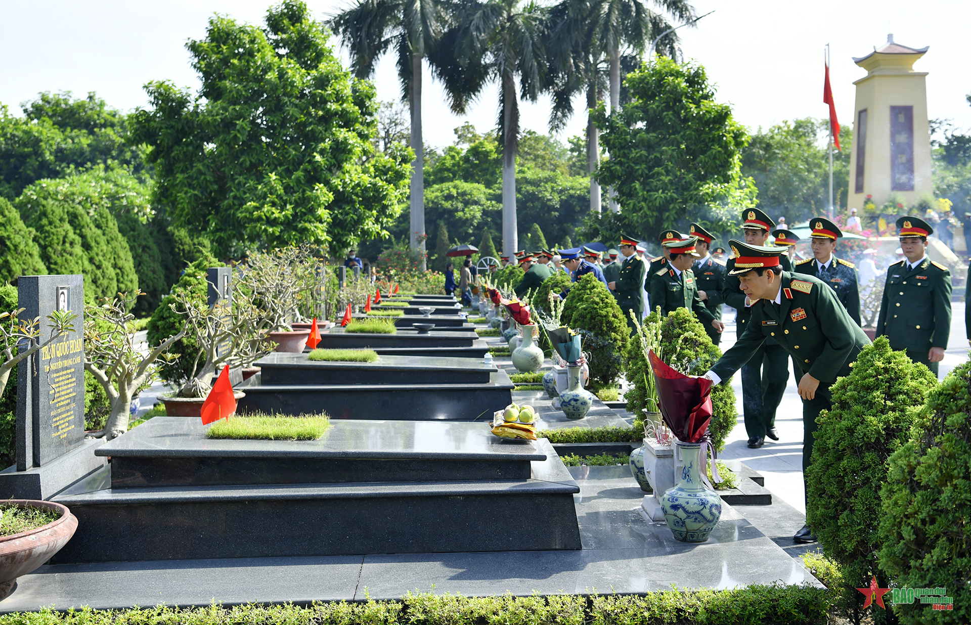 Lãnh đạo Đảng, Nhà nước vào Lăng viếng Chủ tịch Hồ Chí Minh và tưởng niệm các Anh hùng liệt sĩ