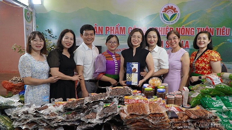 Đặc sắc các gian hàng tại Hội chợ triển lãm hàng công nghiệp, nông thôn khu vực phía Bắc Đặc sắc các gian hàng tại Hội chợ Triển lãm hàng công nghiệp nông thôn khu vực phía Bắc