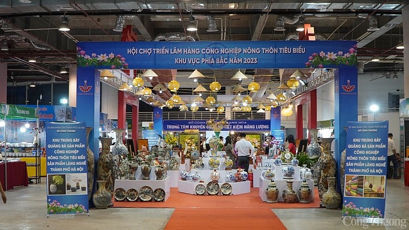 Đặc sắc các gian hàng tại Hội chợ triển lãm hàng công nghiệp, nông thôn khu vực phía Bắc Đặc sắc các gian hàng tại Hội chợ Triển lãm hàng công nghiệp nông thôn khu vực phía Bắc