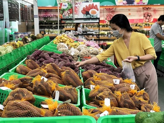 ban le hang hoa va doanh thu dich vu tieu dung 7 thang nam 2023 tang 104
