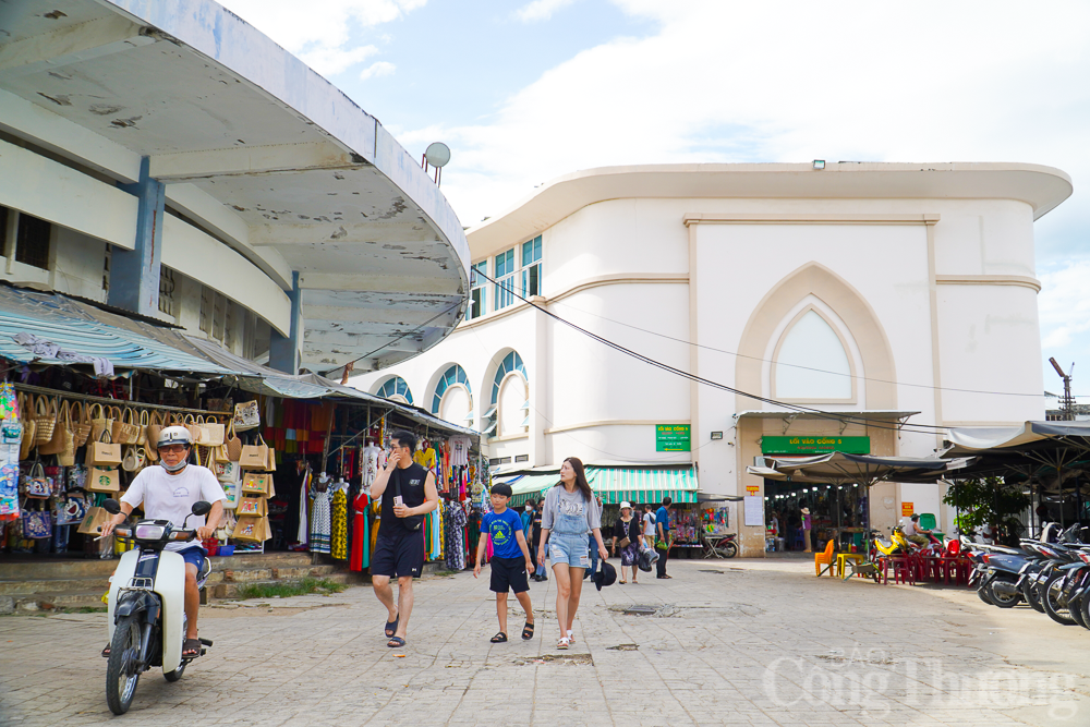 Cận cảnh Chợ Đầm tròn Nha Trang sau hơn 50 năm tồn tại Cận cảnh Chợ Đầm tròn Nha Trang sau hơn 50 năm tồn tại
