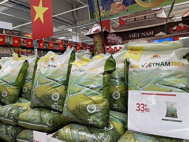 Gạo Việt Nam trên kệ hàng của Carrefour ở Pháp. Ảnh: Nguyễn Thu Hà/PV TTXVN tại Pháp