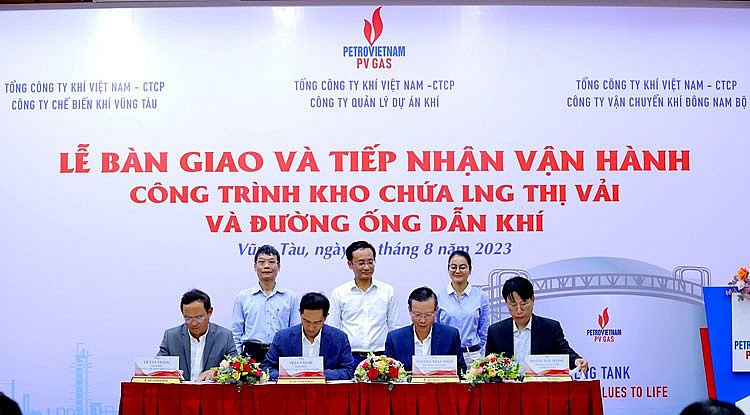 Ký kết bàn giao và tiếp nhận vận hành Kho cảng LNG Thị Vải