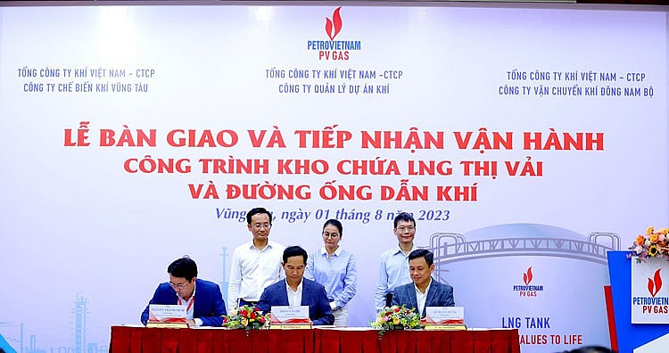 Ký kết bàn giao và tiếp nhận vận hành Kho cảng LNG Thị Vải