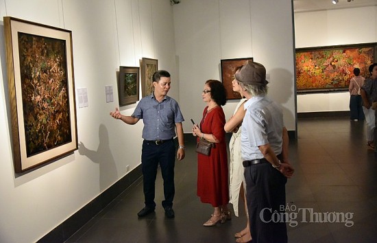 trien lam tranh dao buoc qua vung dat cua son mai