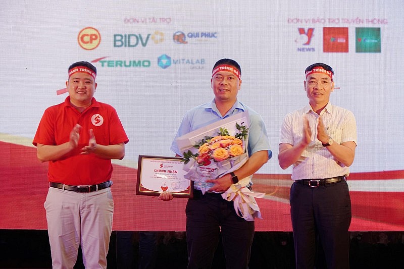 Qui Phúc vận động được hơn 1.000 lượt người tình nguyện tham gia hiến máu “Hành trình Đỏ”