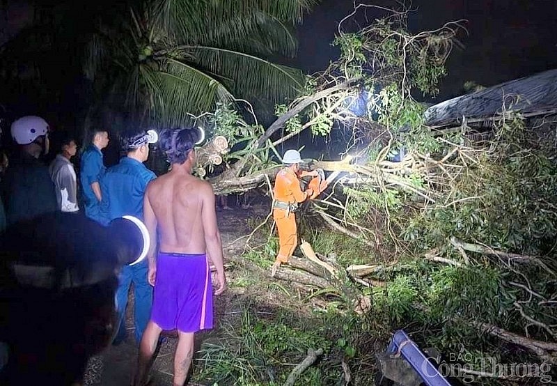 Chủ động ứng phó, đảm bảo cấp điện mùa mưa bão các tỉnh thành phía Nam