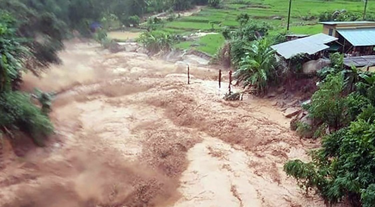 Thời tiết hôm nay ngày 4/8/2023: Mưa dông, sạt lở đất Bắc, Trung, Nam