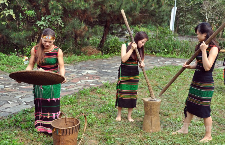 Vẻ đẹp tự nhiên trong trang phục truyền thống của dân tộc M'nông