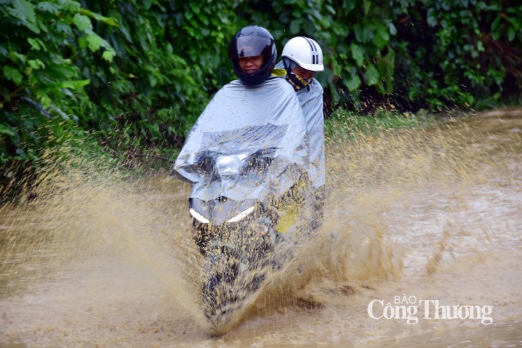 Thời tiết hôm nay ngày 10/8/2023: Trung du Bắc Bộ mưa dông, Trung Bộ nắng nóng