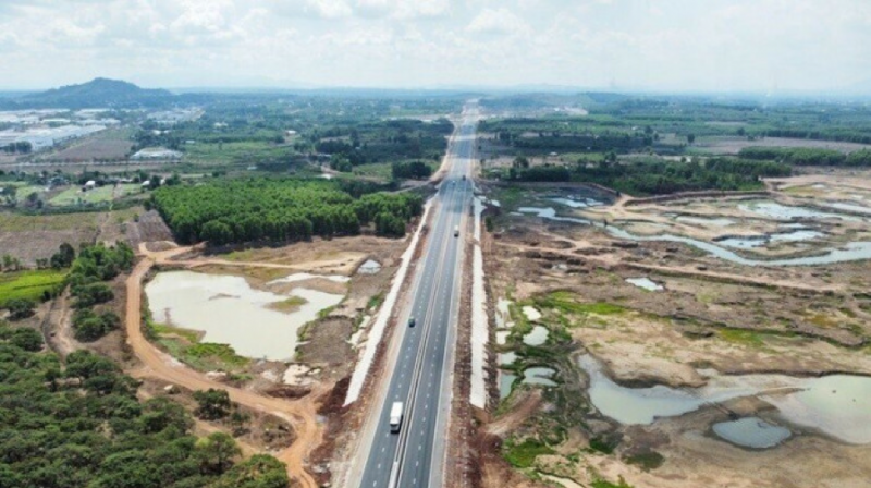 Có thể phải nâng cao độ đường cao tốc Phan Thiết - Dầu Giây