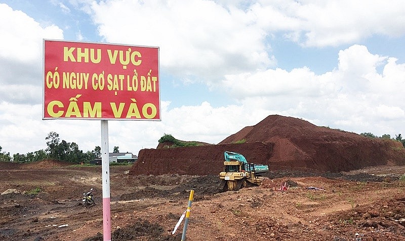 Cận cảnh sai phạm tại các dự án lấy đất làm cao tốc Phan Thiết - Dầu Giây