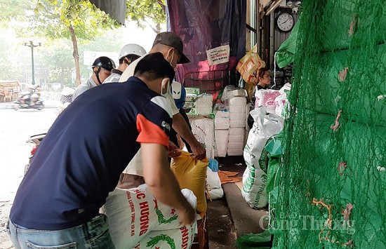 Giá gạo tăng từng giờ: Doanh nghiệp không đầu cơ, găm hàng