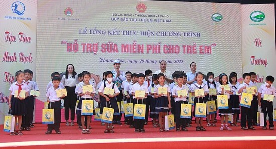 Dự án dinh dưỡng với trẻ em tiểu học tại các vùng khó khăn