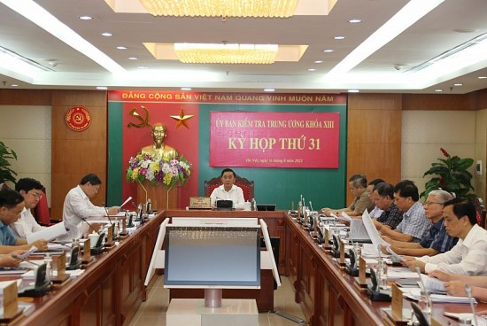 ky hop 31 uy ban kiem tra trung uong de nghi ky luat nhieu can bo