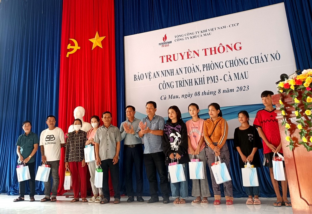 Tri ân người dân đã hỗ trợ, phối hợp trong việc đảm bảo an ninh, an toàn Hệ thống khí PM3- Cà Mau