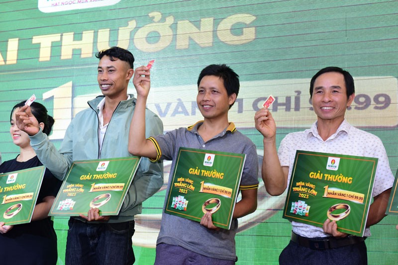 Mùa Vàng thắng lớn 2023 đã trao hơn 500 giải nhẫn vàng 1 chỉ 99.99