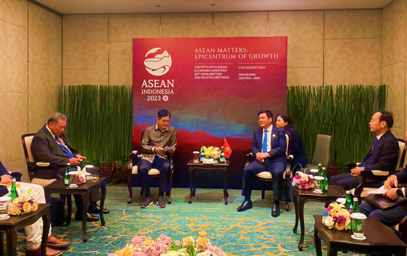 bo truong nguyen hong dien tiep va lam viec voi chu tich phong thuong mai va cong nghiep indonesia