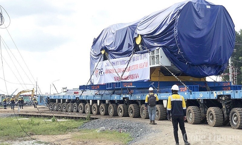 Bàn giao kiện hàng lớn nhất trong tổ hợp thiết bị Nhà máy Nhiệt điện Nhơn Trạch 3 và 4