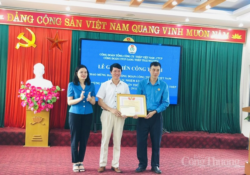 Gắn biển công trình 2 đơn vị thuộc Công đoàn Công ty CP Gang thép Thái Nguyên