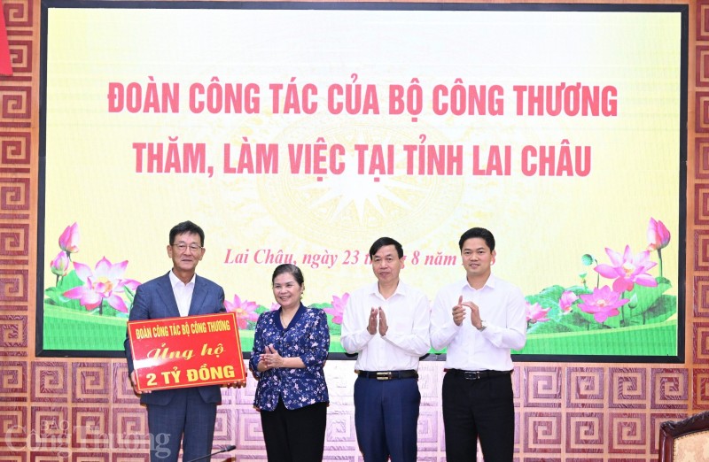 Bộ trưởng Nguyên Hồng Diên và đoàn công tác Bộ Công Thương làm việc tại Lai Châu