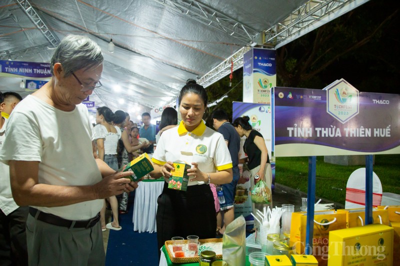 Hàng nghìn người dân đến tham quan, mua sắm tại TechFest Quang Nam 2023